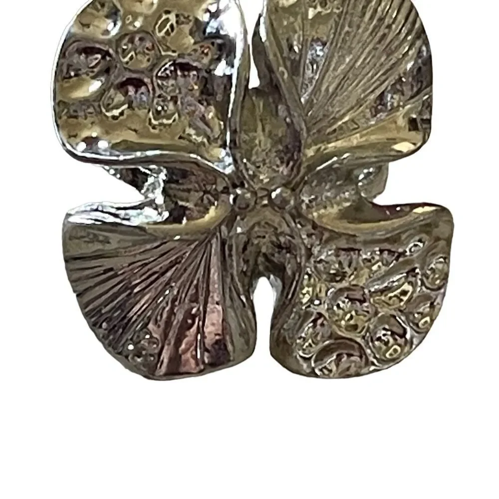 NWOT silver tone ring four petal flower design ring US size 6